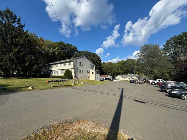 197 Potuccos Ring Rd in Wolcott, CT - Building Photo - Building Photo