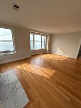 154 Bayswater St, Unit 2 in Boston, MA - Building Photo - Building Photo