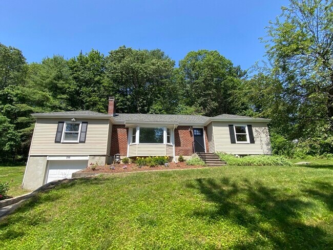 250 Boston Post Rd in Sudbury, MA - Building Photo - Building Photo