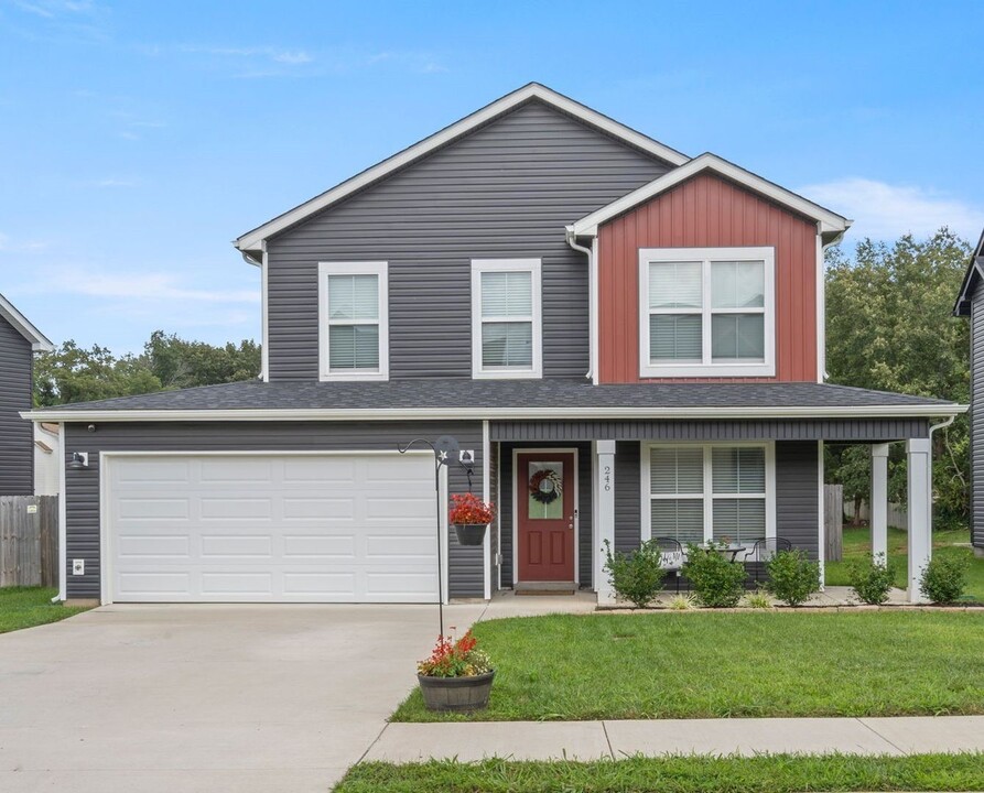 246 Stone Bluff Way in Clarksville, TN - Building Photo