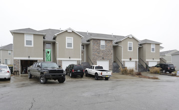 Cottage Park Townhomes in Gardner, KS - Building Photo - Building Photo