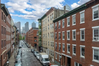 162 Endicott St in Boston, MA - Building Photo - Primary Photo