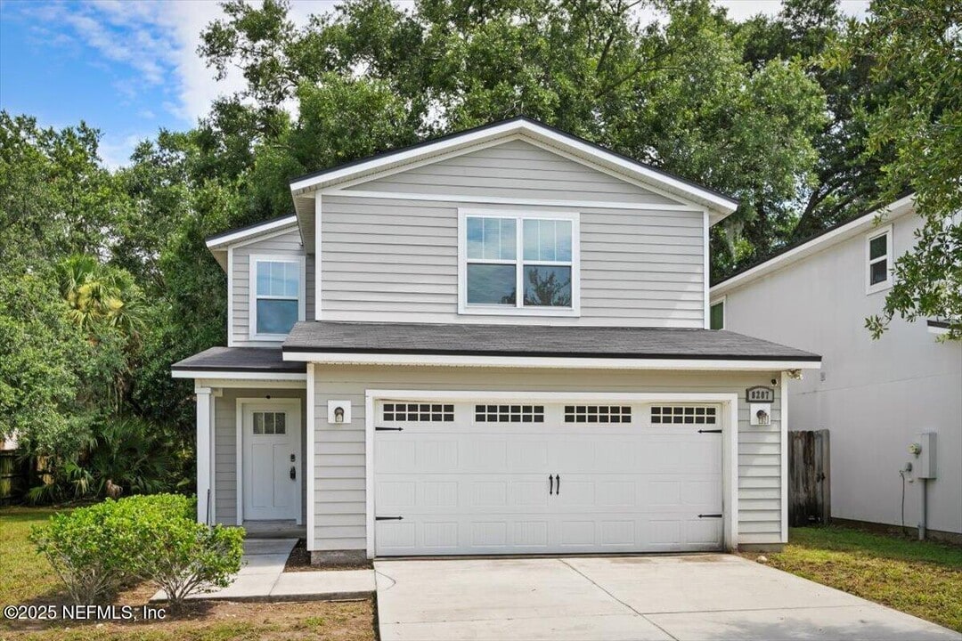 8207 Highfield Ave in Jacksonville, FL - Building Photo
