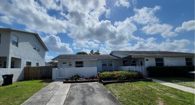 20526 SW 92nd Ct in Cutler Bay, FL - Building Photo - Building Photo