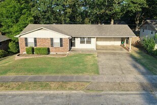 5205 Stratford Rd in North Little Rock, AR - Building Photo