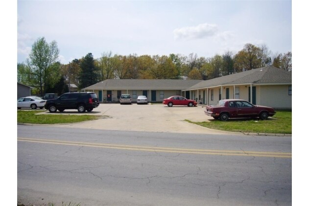 801 S Redmond Rd in Jacksonville, AR - Building Photo