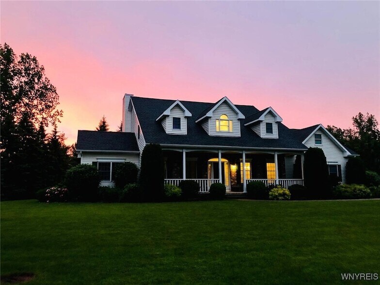 8350 Manchester Park Dr in East Amherst, NY - Building Photo