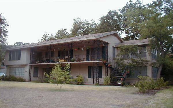 Fair Oaks Apartments in Austin, TX - Building Photo