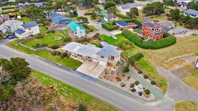 975 Ocean Dr SW in Bandon, OR - Building Photo - Building Photo