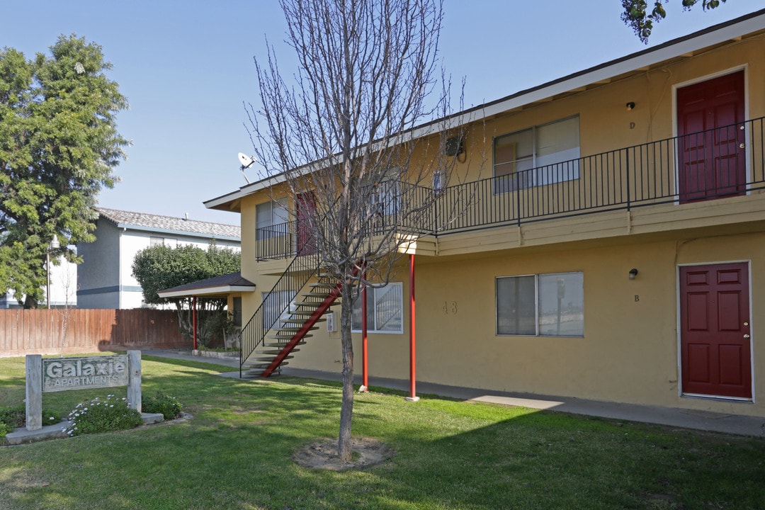 Galaxie Apartments in Los Banos, CA - Building Photo