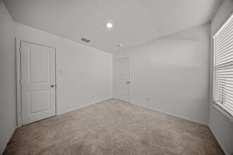 2402 Mobile St in Ennis, TX - Building Photo - Building Photo