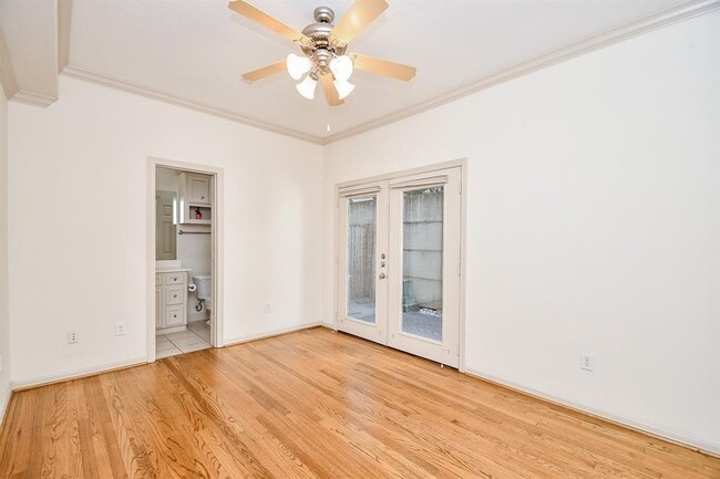 property at 1515 Hyde Park Blvd