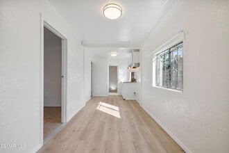 11018 Sutter Ave in Los Angeles, CA - Building Photo - Building Photo