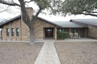 2106 S Colorado St in Lockhart, TX - Building Photo