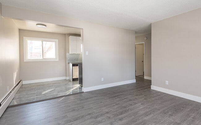 Sandison Manor in Edmonton, AB - Building Photo - Building Photo