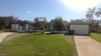 11262 Summerwinds Ct in Ft. Myers, FL - Building Photo