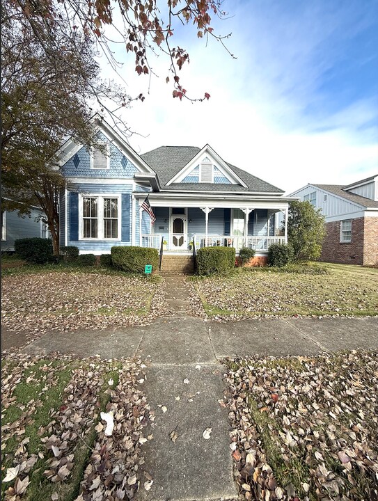 1119 College St in Columbus, MS - Building Photo