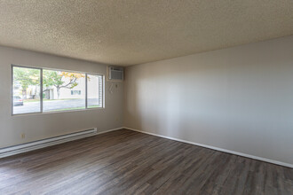 Grove Apartments in Pocatello, ID - Building Photo - Interior Photo