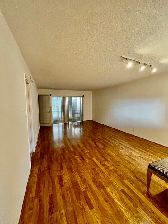 950 Hillcrest Dr, Unit 109 in Hollywood, FL - Foto de edificio