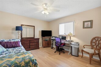 1250 Masada Ln in Spring Hill, FL - Foto de edificio - Building Photo