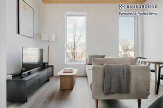 154 Broadway in Somerville, MA - Foto de edificio - Building Photo