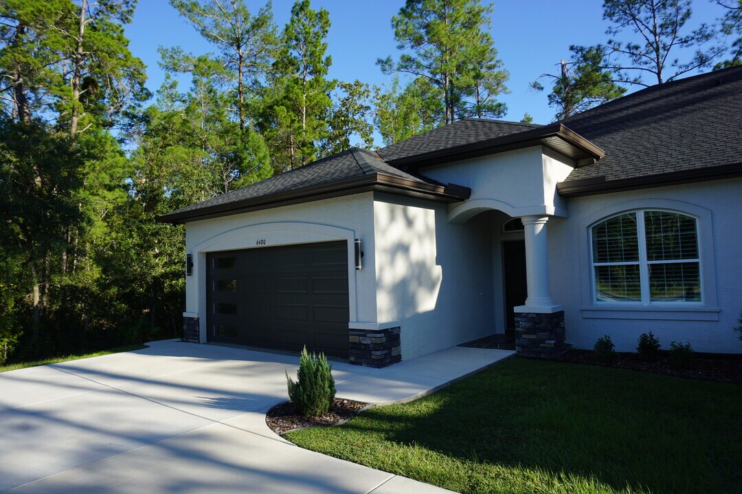 6480 W Oak Park Blvd in Homosassa, FL - Building Photo