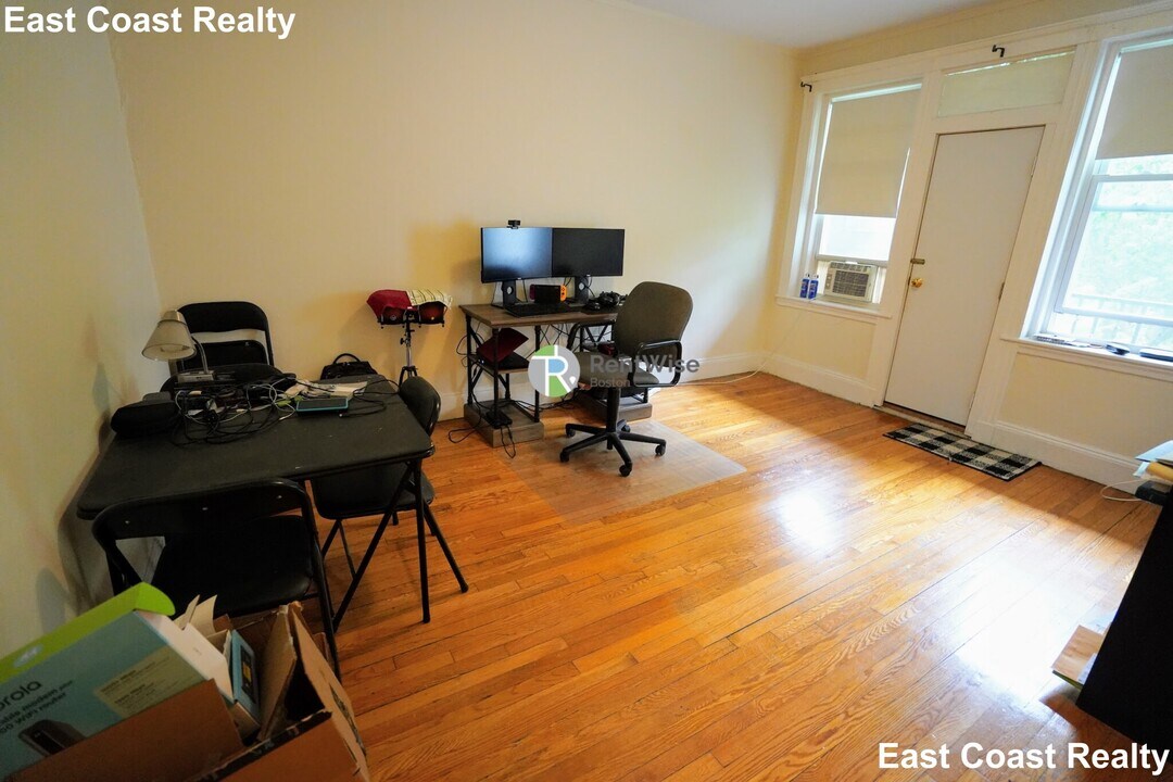 119 Sutherland Rd in Boston, MA - Building Photo