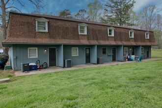 2027 Cabin Ln in Stanley, NC - Building Photo - Building Photo