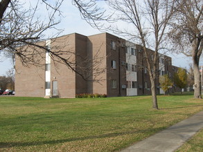 York Manor Senior Apartments in Breckenridge, MN - Foto de edificio - Building Photo