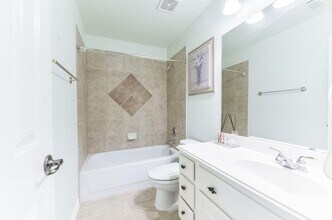 31 N Warbler Bend Cir in Spring, TX - Building Photo - Building Photo