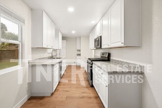 7520 Schreiner St in Sacramento, CA - Building Photo - Building Photo