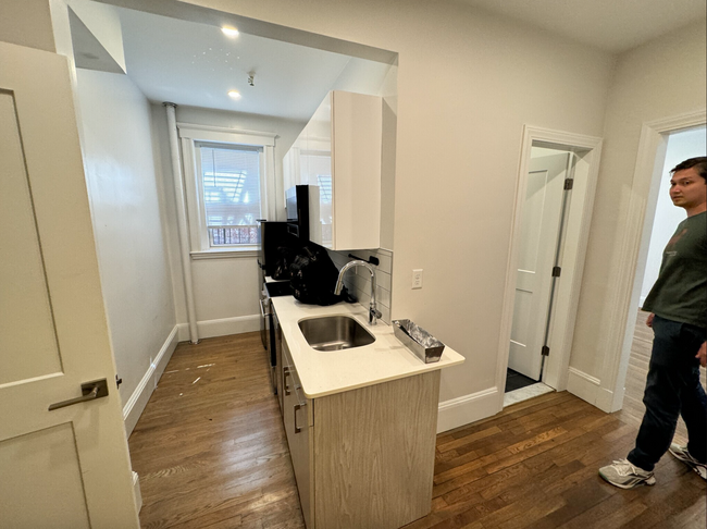 41 Park Dr, Unit #2 in Boston, MA - Building Photo - Building Photo