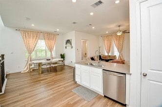 11021 Mikula Dr in Houston, TX - Foto de edificio - Building Photo