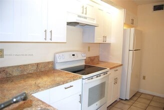 8540 SW 212th St in Cutler Bay, FL - Building Photo - Building Photo