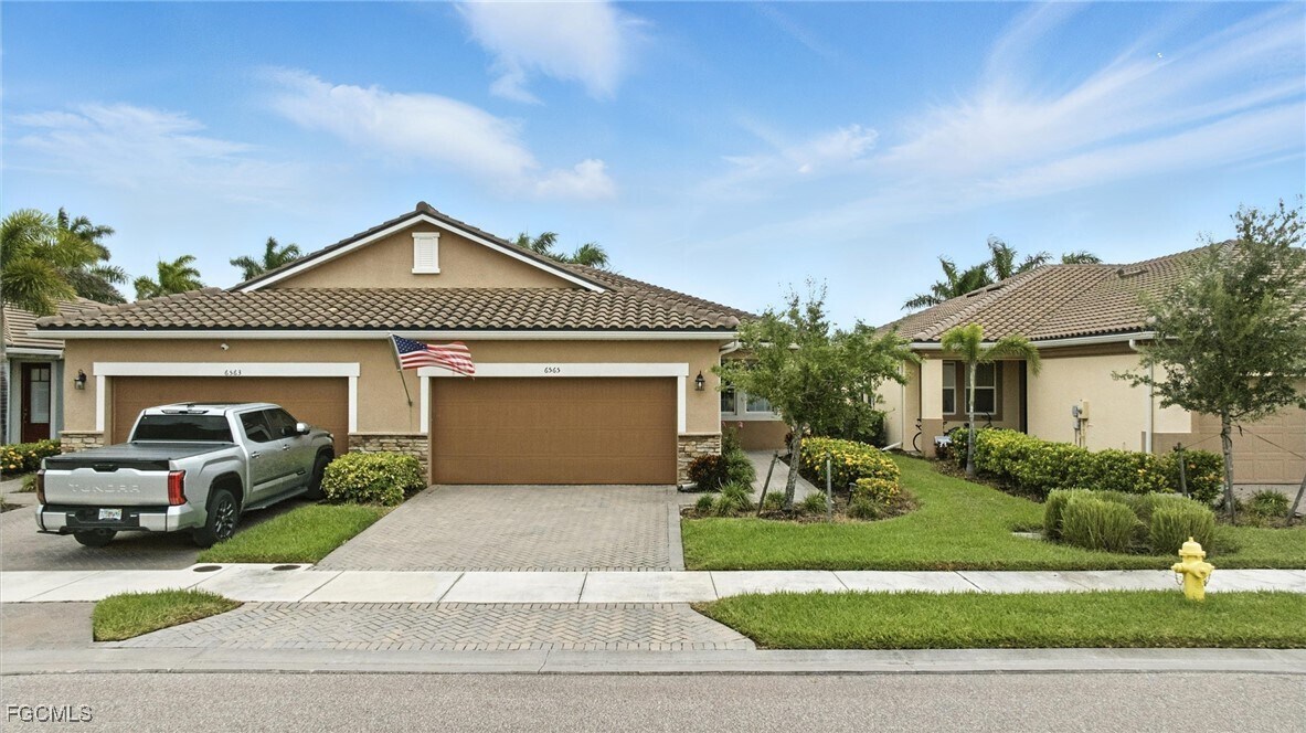 6565 Good Life St in Ft. Myers, FL - Building Photo