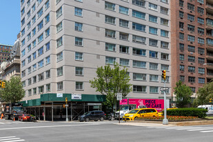 700 Park Ave in New York, NY - Foto de edificio - Building Photo