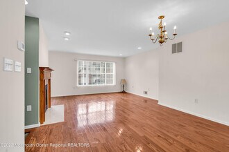 11 Kosmoski Terrace in Sayreville, NJ - Foto de edificio - Building Photo