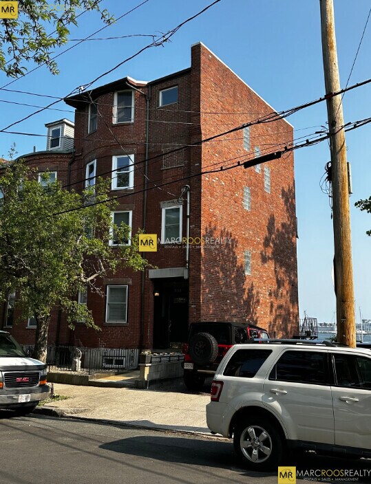 235 Webster St, Unit 3 in Boston, MA - Foto de edificio - Building Photo