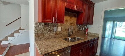 5617 Gates Landing Rd in Virginia Beach, VA - Building Photo - Building Photo