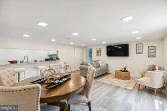 311 Old Rodgers Rd in Bristol, PA - Foto de edificio - Building Photo