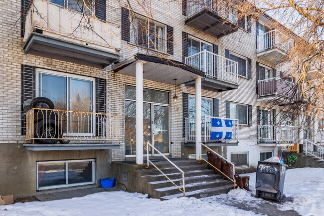 7820 Des Ormeaux Av in Montréal, QC - Building Photo - Building Photo