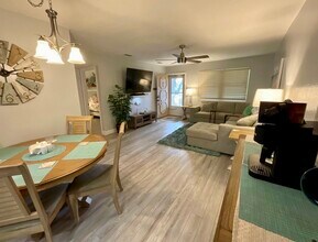 10036 63rd Ave N, Unit 16 in St. Petersburg, FL - Foto de edificio - Building Photo