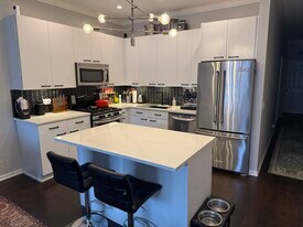 2117 W Rice St, Unit 3E in Chicago, IL - Building Photo