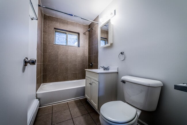 8100 S Drexel Ave Chicago, IL 60619 in Chicago, IL - Foto de edificio - Building Photo