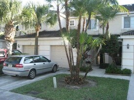 4716 Palmbrooke Cir in West Palm Beach, FL - Building Photo
