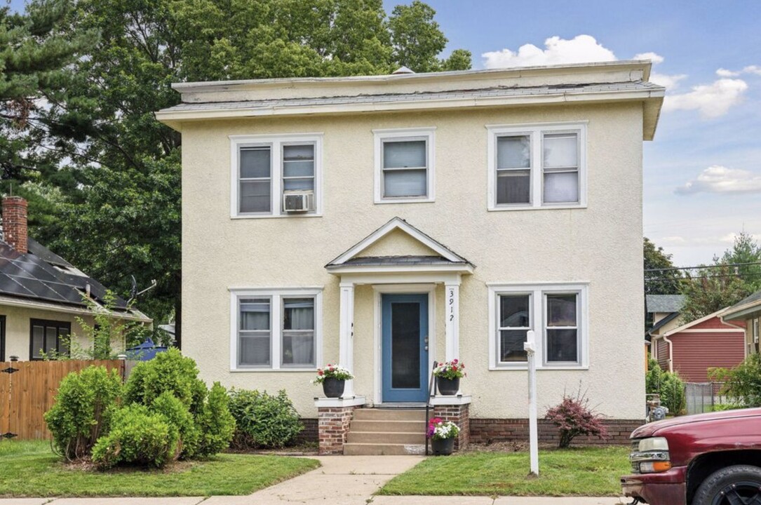 3912 Thomas Ave N in Minneapolis, MN - Foto de edificio