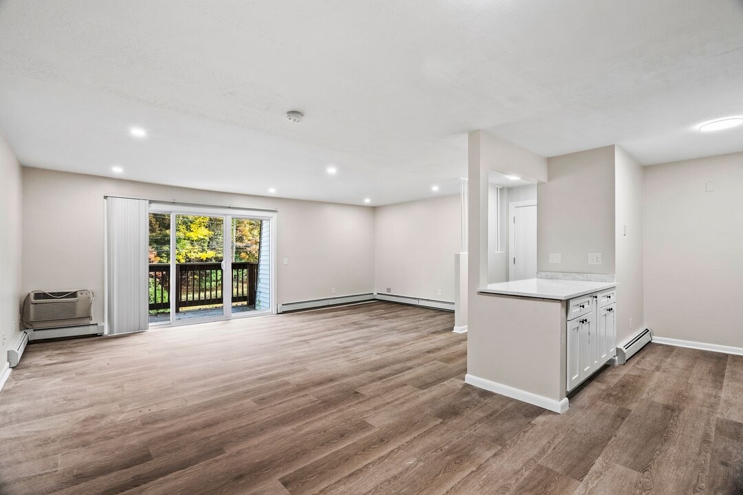 283-435 Oaklawn Ave in Cranston, RI - Building Photo