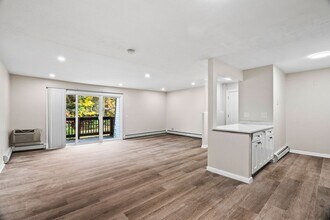 283-435 Oaklawn Ave in Cranston, RI - Building Photo - Building Photo