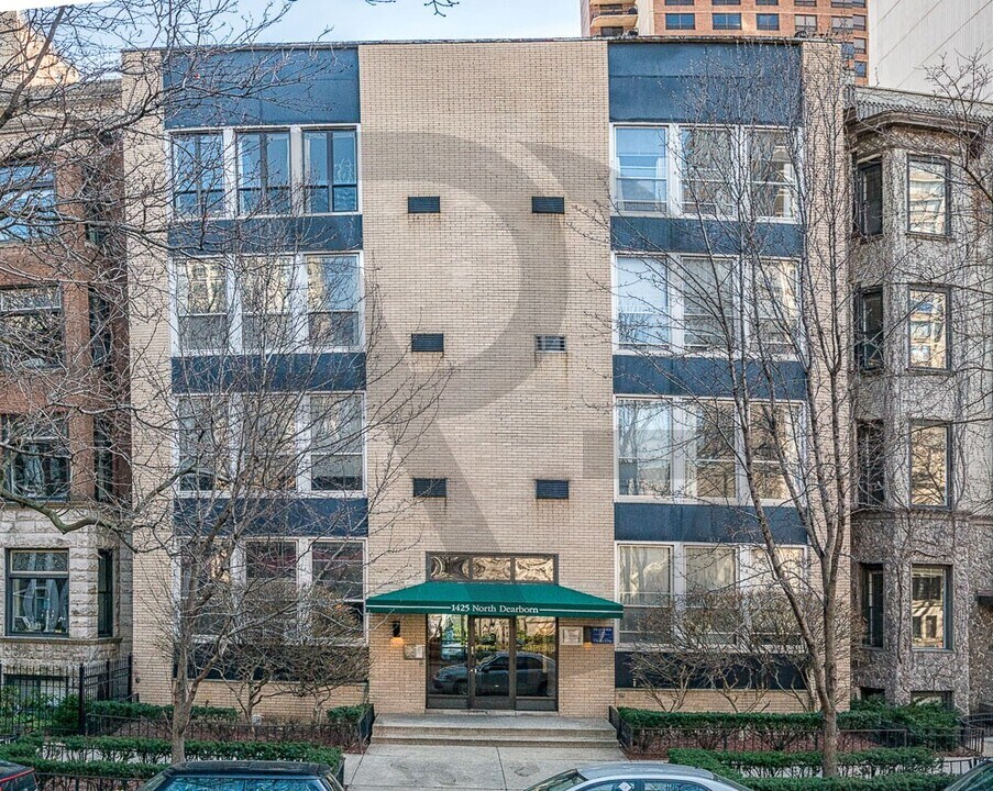 1427 N Dearborn St, Unit #1425-D2 in Chicago, IL - Building Photo