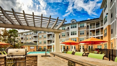 Solace Apartments in Virginia Beach, VA - Building Photo - Building Photo